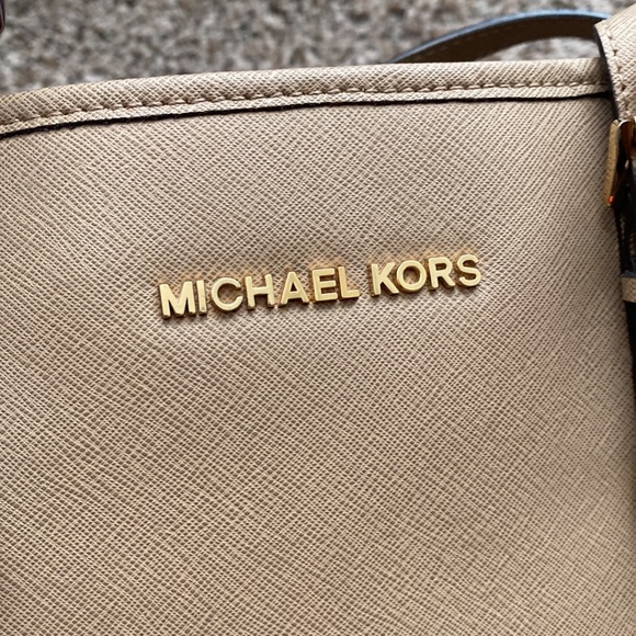 Michael Kors MK Solid Tan Saffiano Leather Purse - Picture 3 of 14